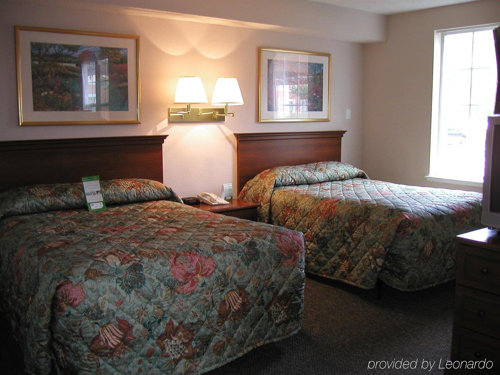 Intown Suites Extended Stay Newport News Va - I-64 الغرفة الصورة